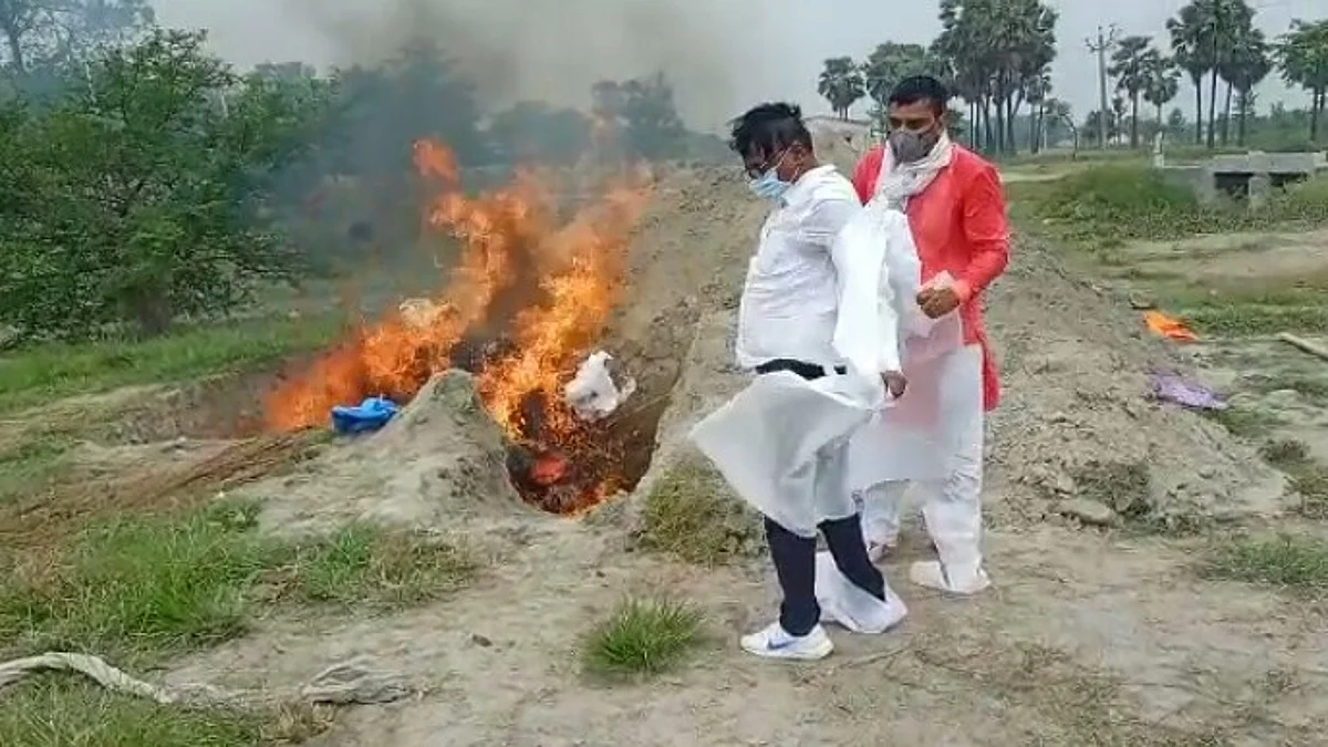 बिहार: जब अपनों ने साथ छोडा तब बीडीओ ने दी मुखाग्नि, किया अंतिम संस्कार