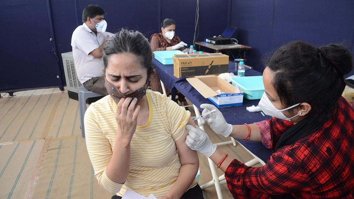 दिल्ली में शनिवार के बाद 18 से 44 वर्ष के लोगों नहीं लगेगा कोविड वैक्सीन