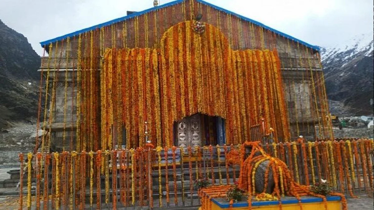 केदारनाथ धाम के कपाट खुले, प्रधानमंत्री मोदी के नाम से रूद्राभिषेक