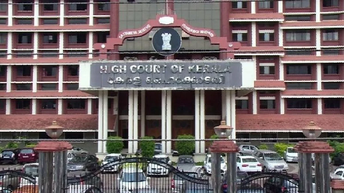 हाईकोर्ट ने केंद्र से पूछा, केरल में आवश्यक मात्रा में वैक्सीन कब मिलेगी