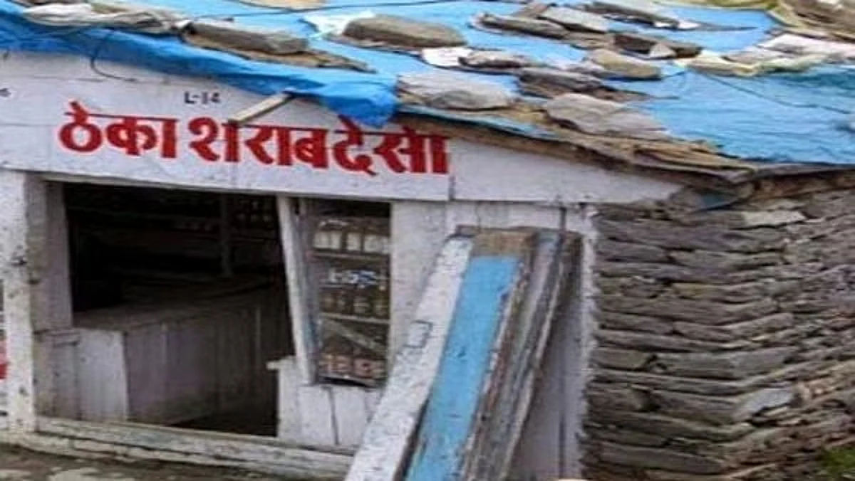 यूपी में शराब बेचते मिला 10 साल का बच्चा, पुलिस ने मासूम को बचाया