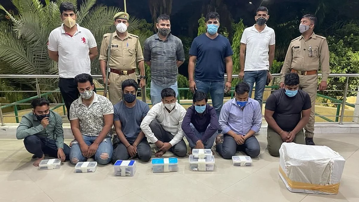 नोएडा में रेमडेसिविर इंजेक्शन की कालाबाजारी करने वाले गैंग का पुलिस ने किया पर्दाफाश