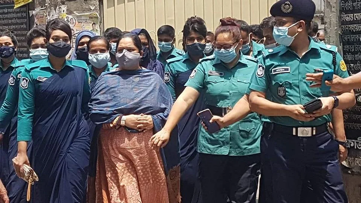 सरकारी दस्तावेज 'चोरी' करने के आरोप में बांग्लादेश पत्रकार को जेल