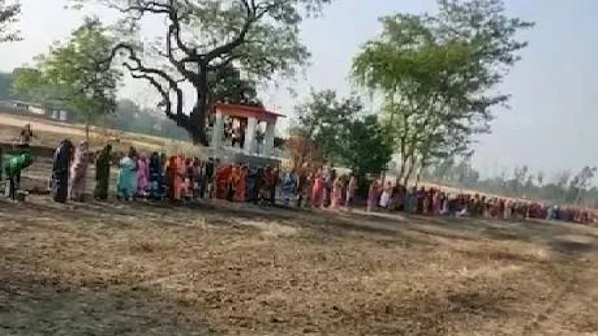उत्तर प्रदेश के गांवों में महिलाओं ने की 'कोरोना माई' की पूजा