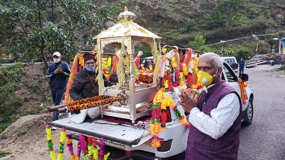 कोविड: केदारनाथ धाम के लिए सादगी से निकली पंचमुखी डोली