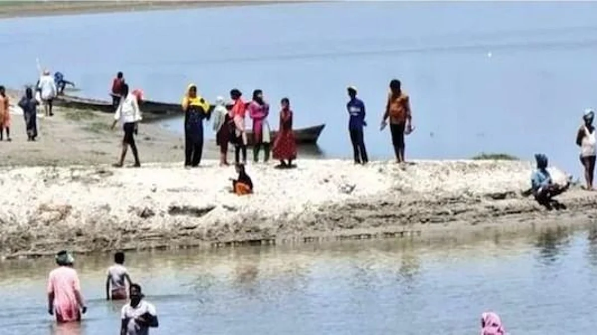 बाराबंकी में वैक्स ड्राइव धराशायी, हिचकिचाहट, अफवाह के चलते ग्रामीण नदी में कूदे