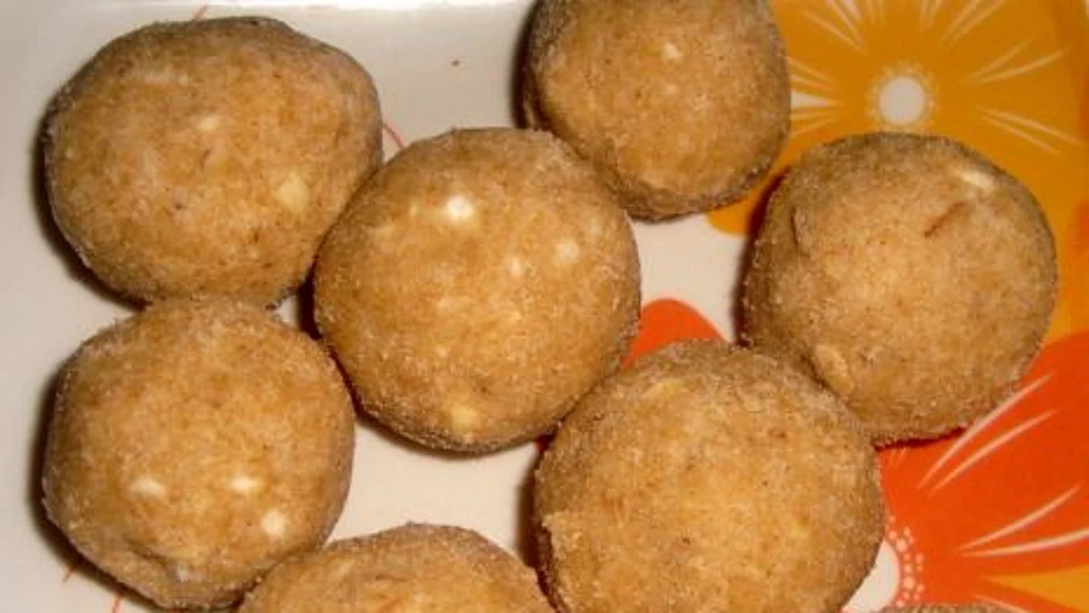 Recipe: Aate Ka Laddu (आटे के लड्डू)