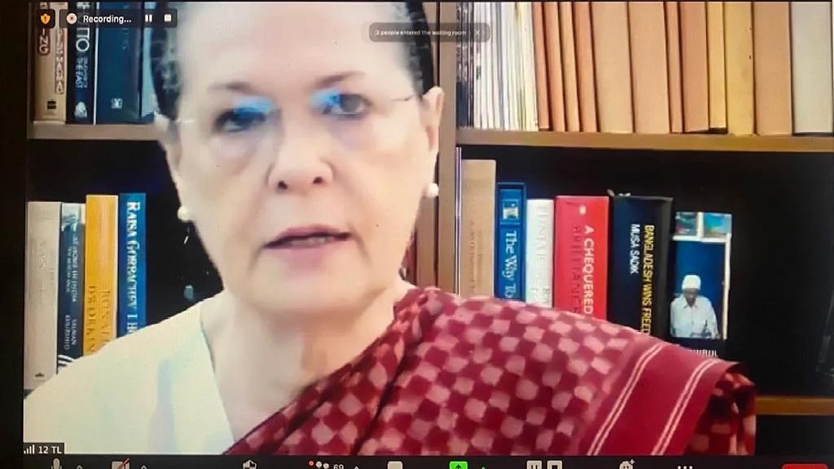 मोदी सरकार की उपेक्षा के बोझ तले देश डूब रहा: सोनिया गांधी