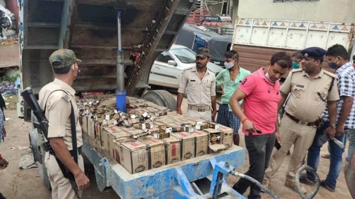 लॉकडाउन के बीच मुजफ्फरपुर में शराब के 25 से अधिक कार्टन जब्त