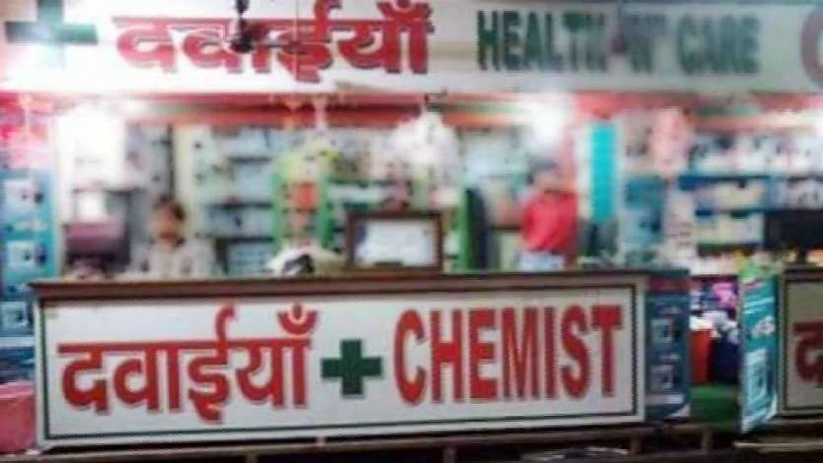 मुनाफाखोरी के आरोप में वाराणसी में मेडिकल स्टोर्स पर कार्रवाई