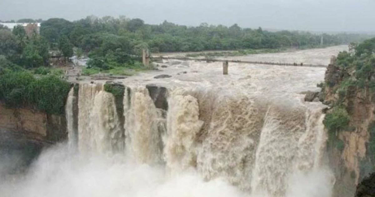 वीकेंड पर नंदी हिल्स, कर्नाटक में गोकक जलप्रपात में एंट्री बैन