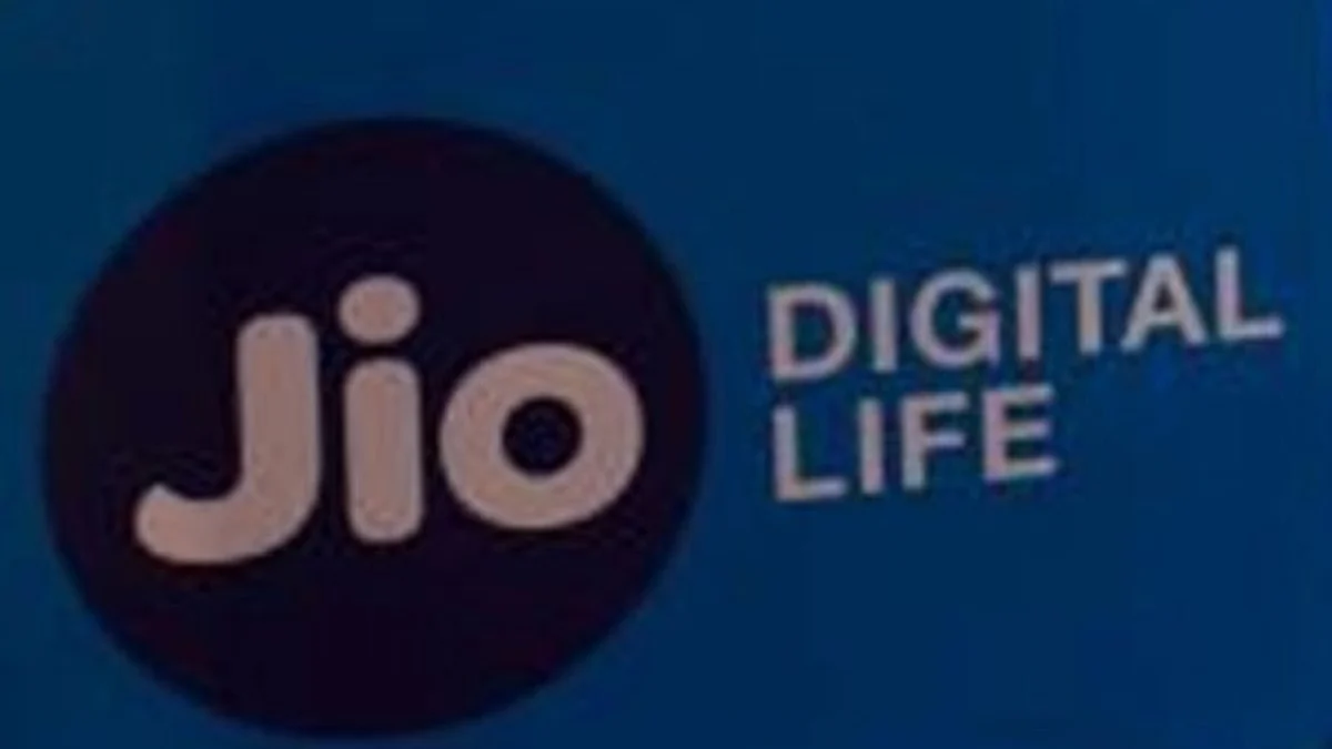Jio अप्रैल में ग्राहकी में अव्वल, वोडाफोन आइडिया के यूजर्स की संख्या घटी