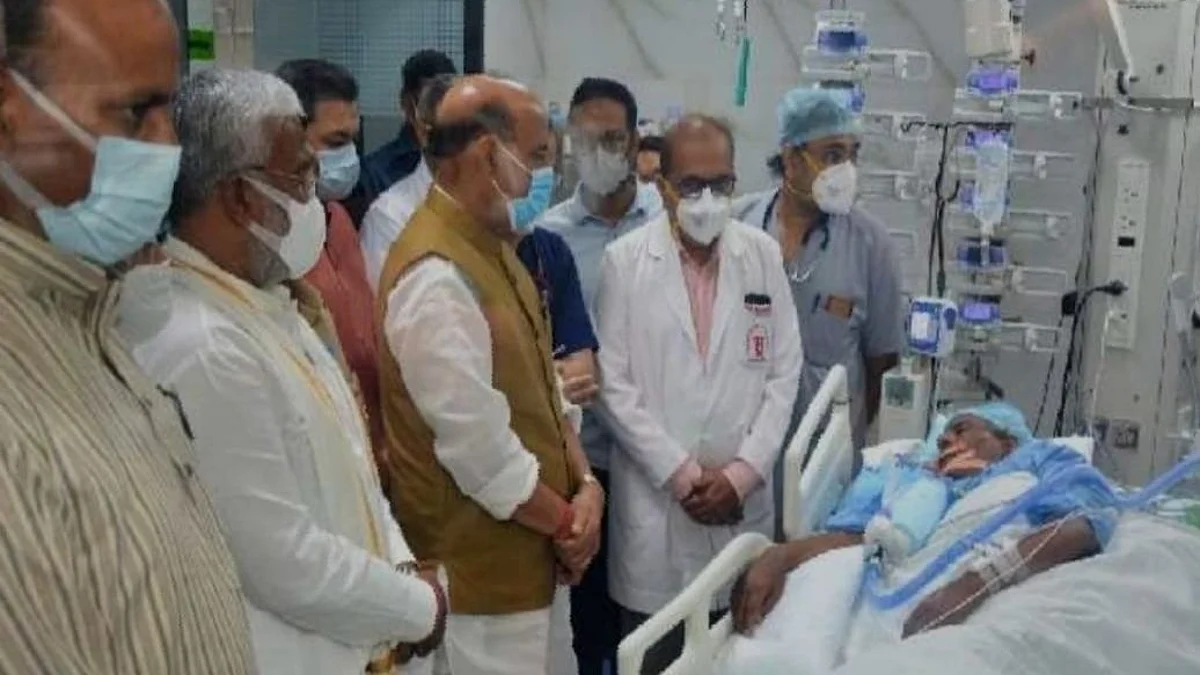पूर्व मुख्यमंत्री कल्याण सिंह के स्वास्थ्य का हालचाल लेने पहुंचे रक्षामंत्री राजनाथ