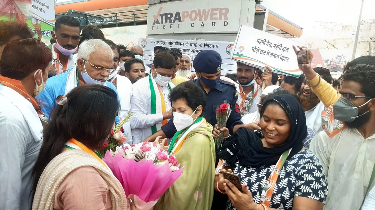 गुरुग्राम में ईंधन की कीमतों में बढ़ोतरी के खिलाफ कांग्रेस का प्रदर्शन