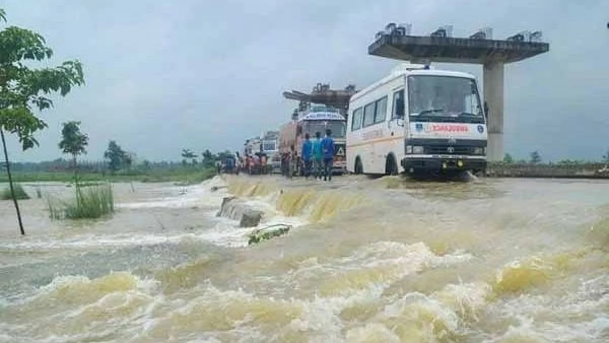 बिहार में खतरे के निशान से ऊपर बह रही नदियां, बाढ़ ने बढ़ाई परेशानी