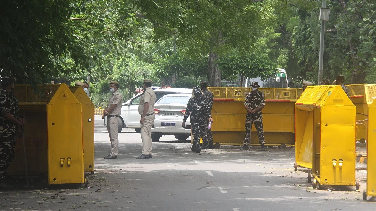 किसानों के विरोध के मद्देनजर दिल्ली पुलिस ने जंतर-मंतर पर सुरक्षा कड़ी की