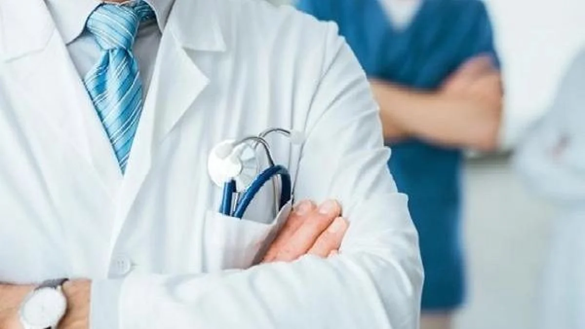 डीएम के व्यवहार के विरोध में यूपी के 17 डॉक्टरों ने दिया इस्तीफा