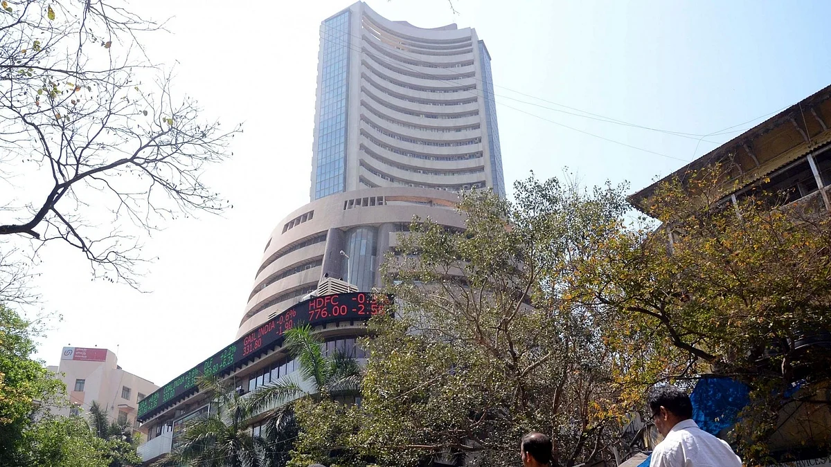 सेंसेक्स में 200 अंकों की गिरावट, बैंकिंग, पेंट्रोलियम और गैस उत्पादों के शेयर लुढ़के