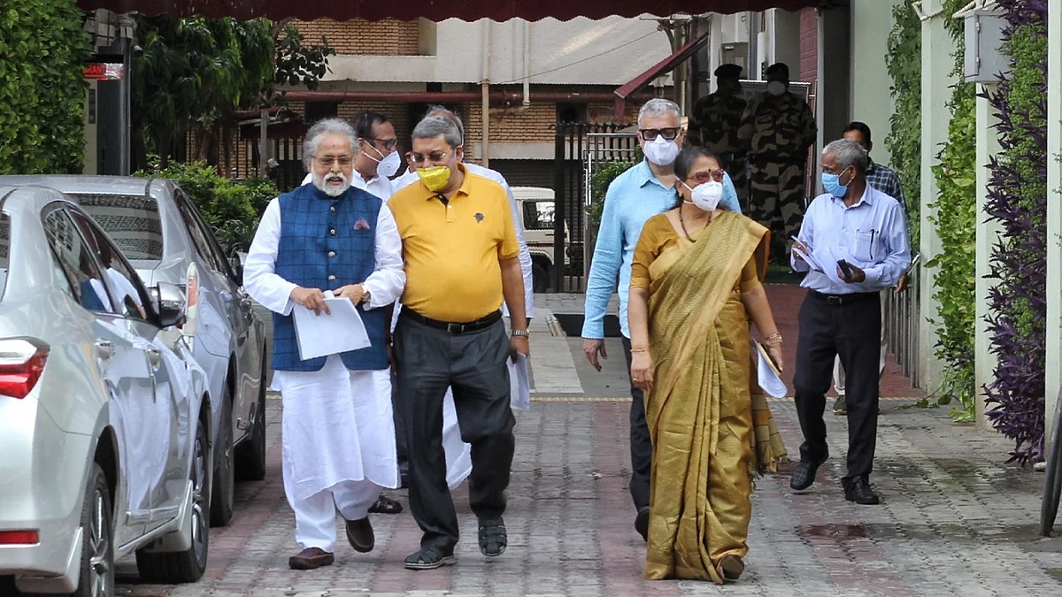 तृणमूल प्रतिनिधिमंडल चुनाव आयोग से मिला, बंगाल में जल्द उपचुनाव की मांग