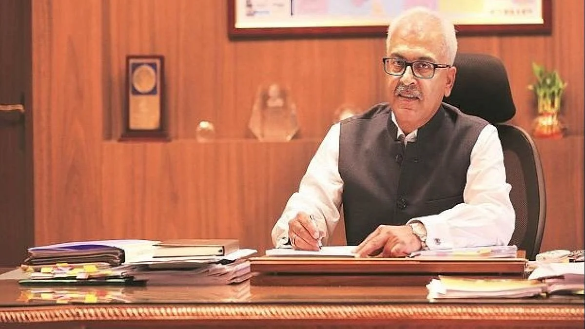 गृह सचिव ने पर्यटन स्थलों वाले 8 राज्यों को चेताया, दूसरी लहर अभी खत्म नहीं हुई है