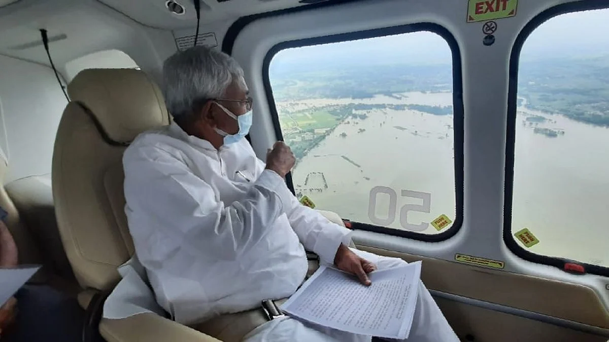 नीतीश ने बाढ़ग्रस्त क्षेत्रों का किया हवाई सर्वेक्षण, कहा, 'नेपाल, झारखंड में अधिक बर्षापात से बाढ़ की स्थिति'