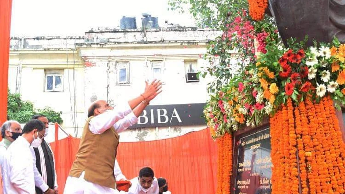 राजनाथ ने लखनऊ में किया लालजी टंडन की प्रतिमा का अनावरण