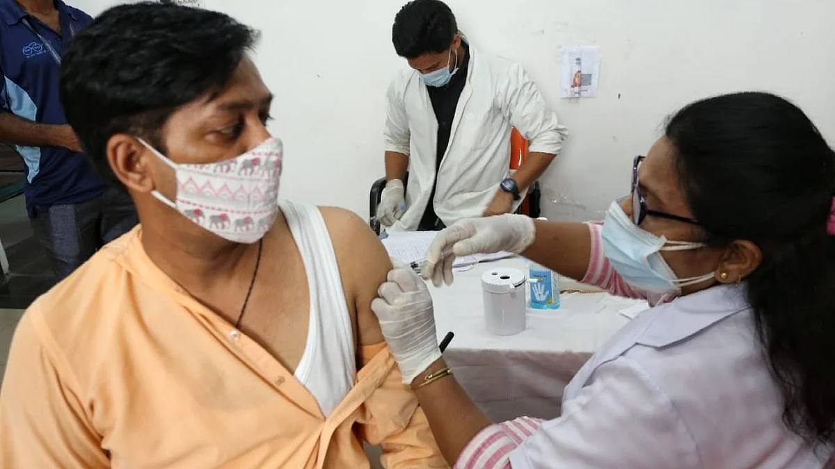 दिल्ली: वैक्सीनेशन की प्रक्रिया पूरी होने तक स्कूल खोलने का विचार नहीं