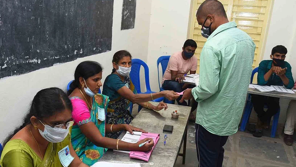 यूपी में 2,020 परिवारों को चुनाव ड्यूटी के दौरान कोविड से हुई मौत के लिए मिलेगा मुआवजा