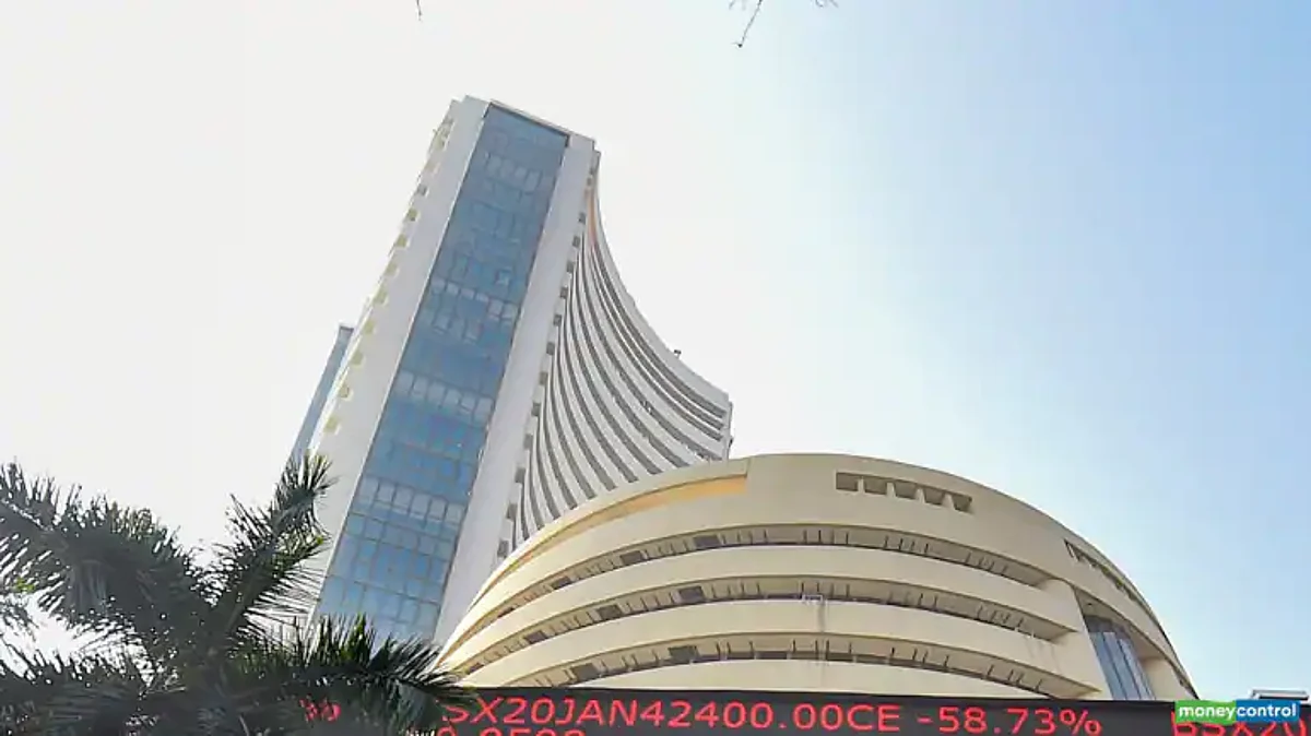 नई ऊंचाइयों पर शेयर बाजार: Sensex 500 अंक चढ़ा, Nifty 16,800 के पार