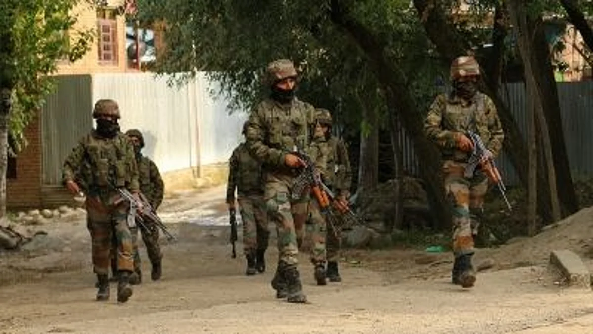 जम्मू-कश्मीर के राजौरी में आतंकवादियों के साथ मुठभेड़ में सेना का अधिकारी शहीद