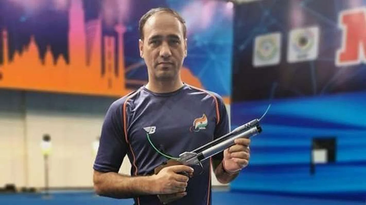 सीएम योगी ने अंतरराष्ट्रीय निशानेबाज सिंहराज अधाना को बधाईया दी