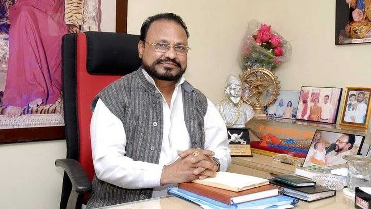 ईडी ने शिवसेना के पूर्व सांसद आनंदराव अडसुल और उनके बेटे के घर की छापेमारी