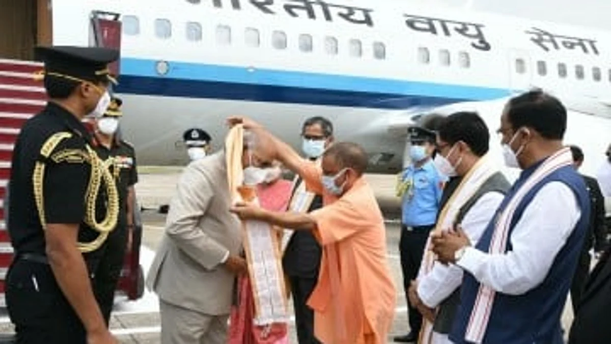 राष्ट्रपति पहुंचे प्रयागराज, कानून मंत्री, मुख्यमंत्री और उपमुख्यमंत्री ने किया स्वागत