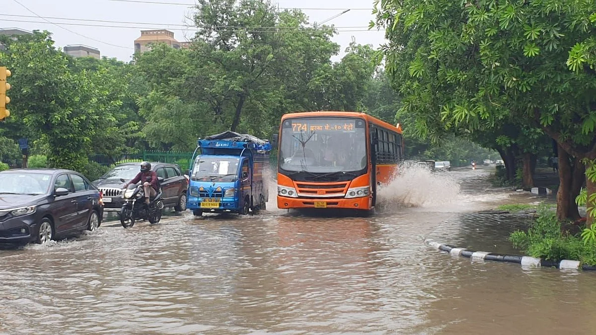 Delhi-NCR और उसके आसपास के इलाकों में भारी बारिश