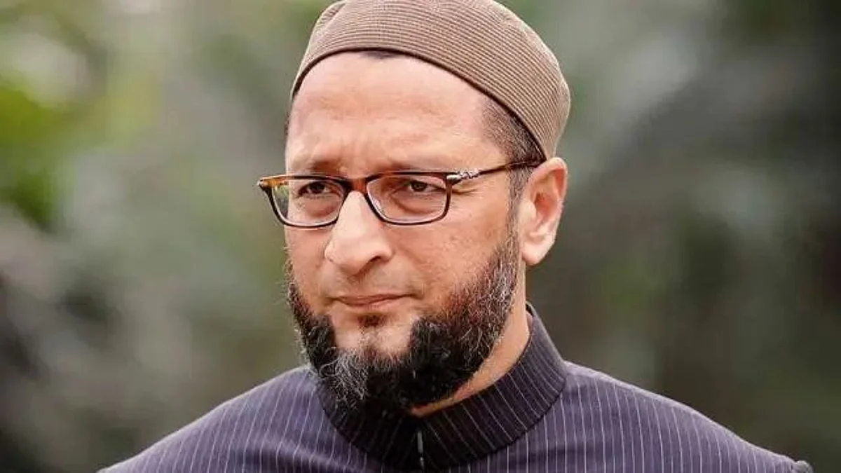 अयोध्या दौरे से पहले ओवैसी को साधुओं के गुस्सा का करना पड़ा सामना