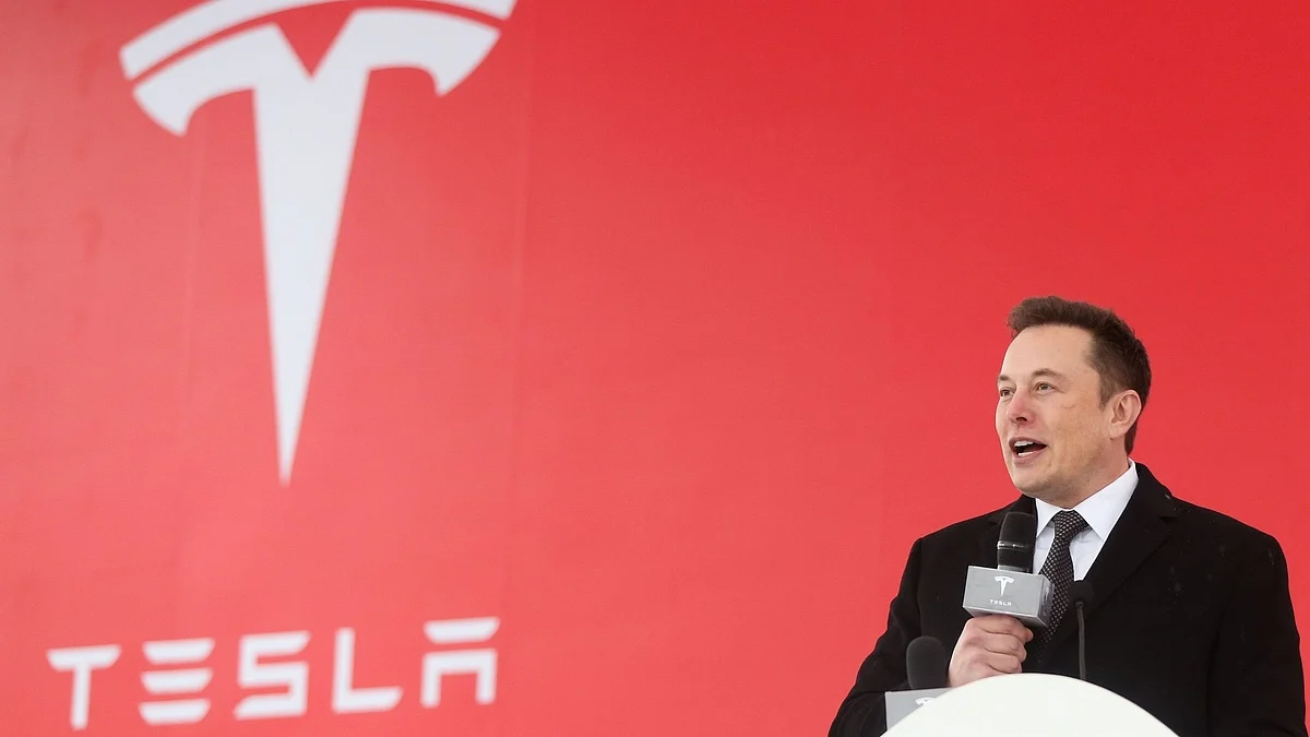 Tesla ऑटोपायलट से ड्राइवर का ध्यान होता है कम - रिपोर्ट