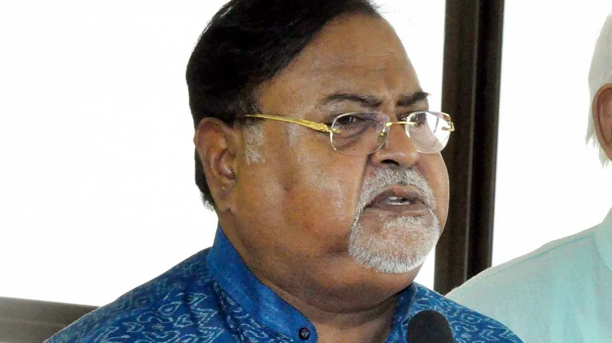 पश्चिम बंगाल: आई-कोर चिटफंड मामले में सीबीआई ने पार्थ चटर्जी से की पूछताछ