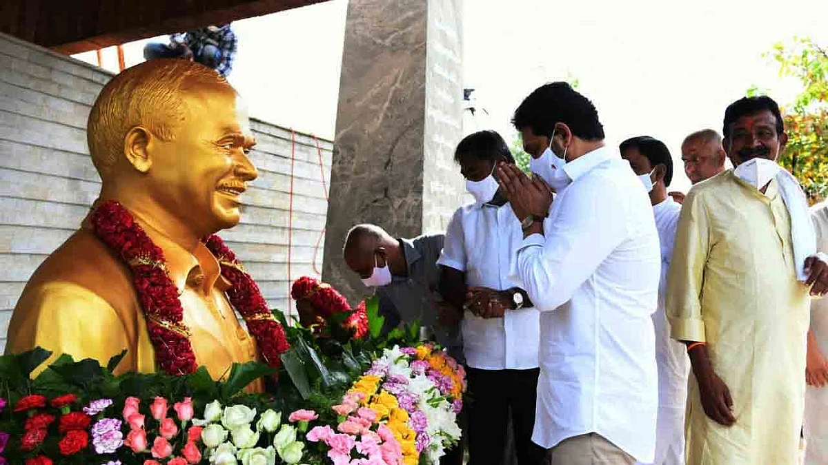 आंध्र प्रदेश के मुख्यमंत्री ने वाईएस राजशेखर रेड्डी को 12वीं पुण्यतिथि पर दी श्रद्धांजलि