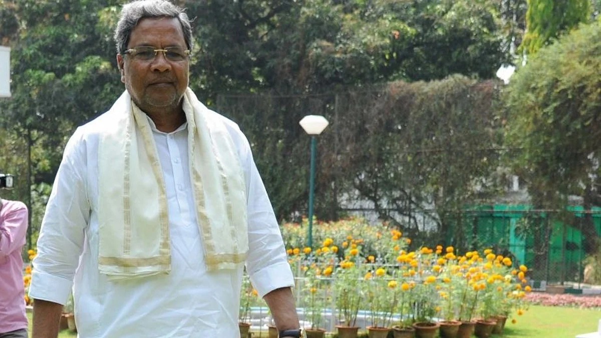डीके शिवकुमार व सिद्धारमैया बैलगाड़ियों पर सवार होकर पहुंचे कर्नाटक विधानसभा