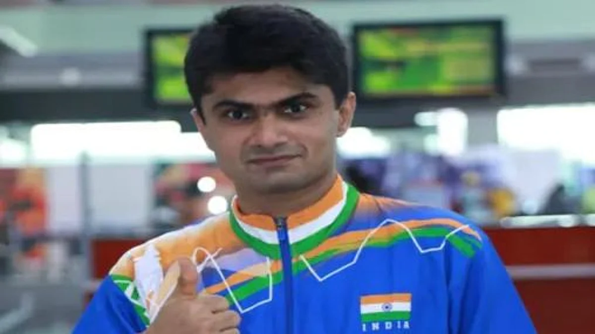 Tokyo Paralympics: नॉएडा के डीएम यतिराज ने बैडमिंटन में जीता रजत पदक, भारत को मिला 18वां पदक