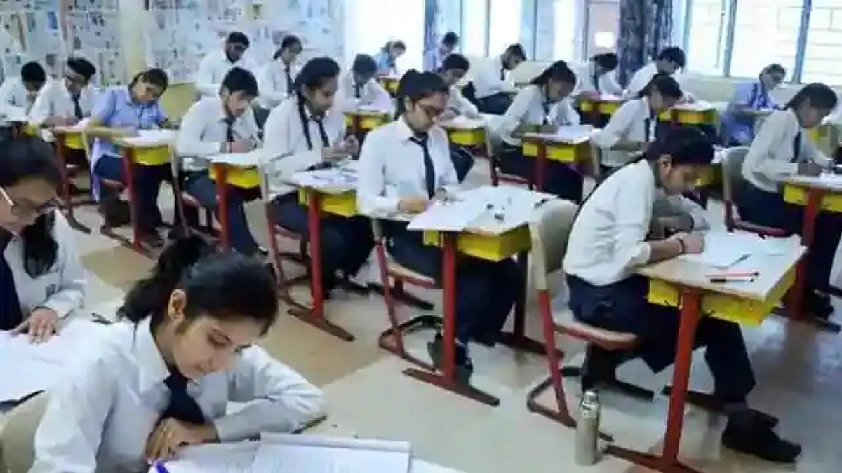 3 लाख छात्र एग्जाम फीस भरने में असमर्थ,लोगों के सहयोग से अभिभावक संगठन करेंगे मदद