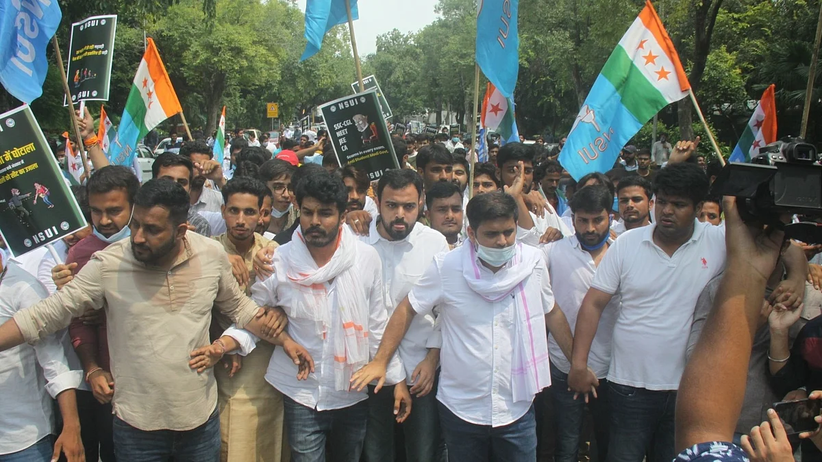 JEE पेपर लीक पर NSUI का विरोध प्रदर्शन, उच्चतम न्यायालय के न्यायाधीश की देखरेख में उठाई जांच की मांग