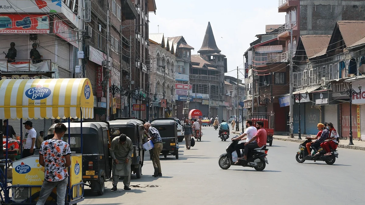 कश्मीर में आज शाम से मोबाइल इंटरनेट सेवा होगी बहाल