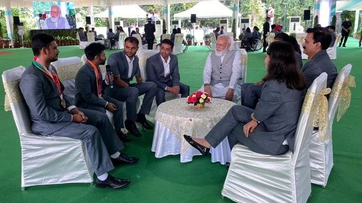 प्रधानमंत्री मोदी ने भारतीय पैरा एथलीटों से की मुलाकात