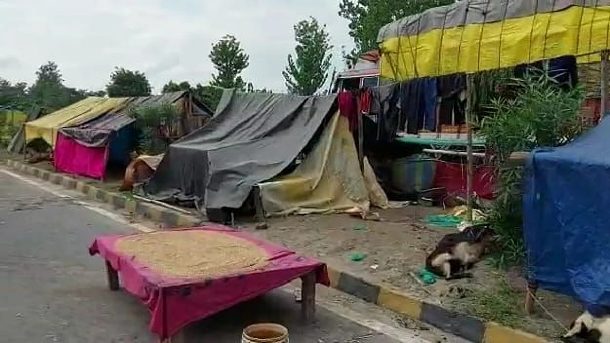 Bihar Floods: बाढ से अस्पताल जलमग्न, थाना पानी से घिरा, लोग सडकों पर शरण लेने को मजबूर