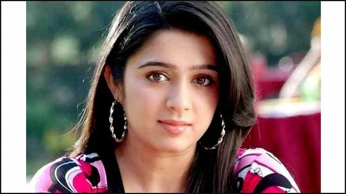 चार साल पुराने ड्रग मामले से जुड़ी मनी लॉन्ड्रिंग जांच के सिलसिले में ED के सामने पेश हुईं एक्ट्रेस चार्मी कौर