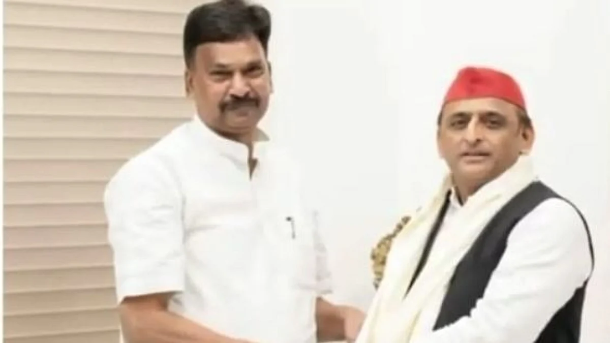 अखिलेश यादव से मिले बीजेपी विधायक, सियासी सरगर्मी तेज