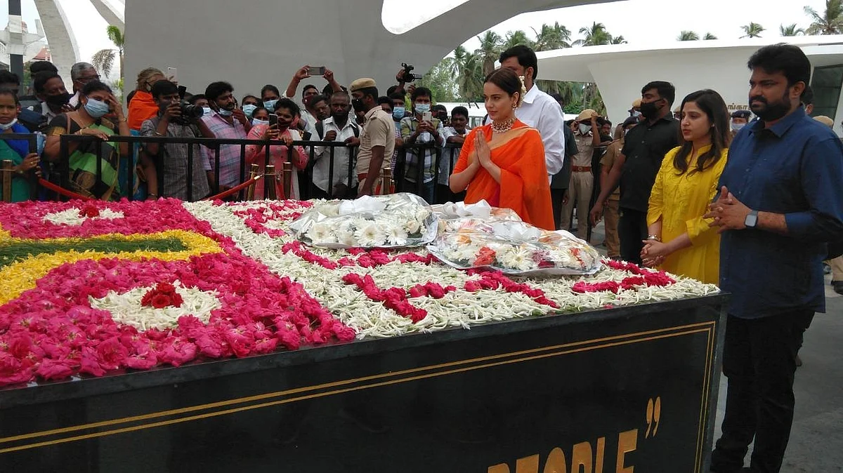 'थलाइवी' की रिलीज से पहले अभिनेत्री कंगना रनौत पहुंचीं जयललिता के स्मारक
