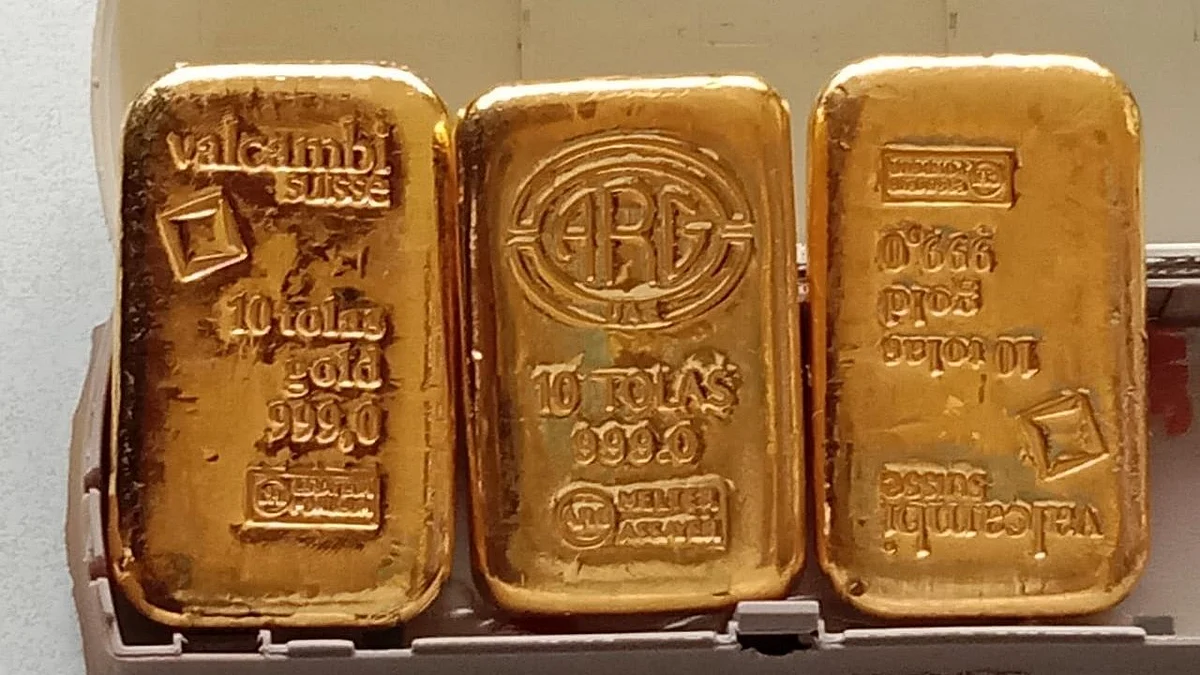 हैदराबाद एयरपोर्ट पर फ्लाइट टॉयलेट में छुपाकर रखी गई गोल्ड बार जब्त