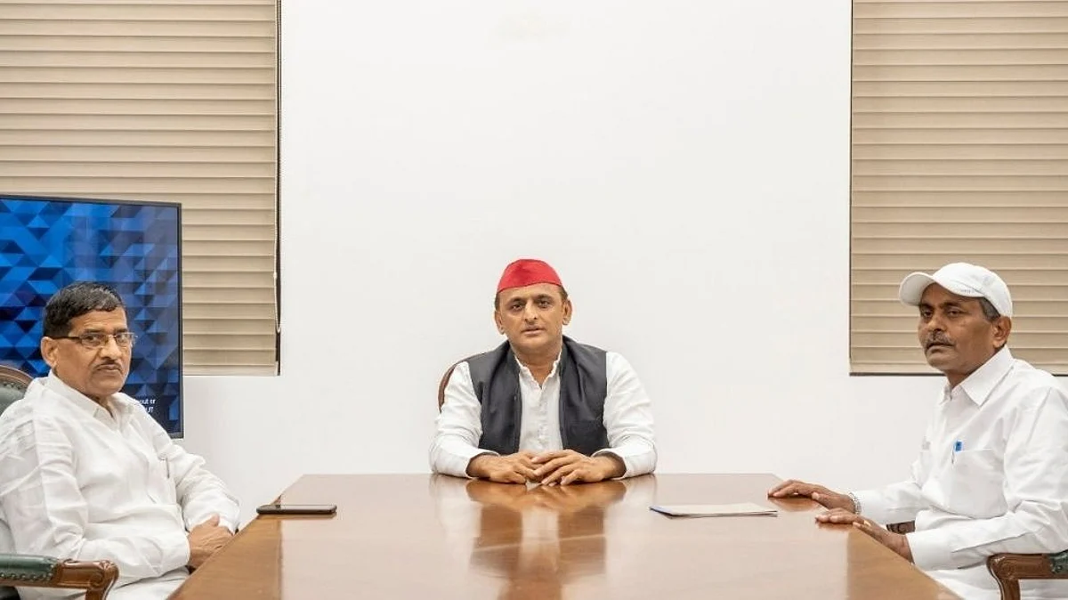 BSP से निष्कासित पूर्व मंत्री लालजी वर्मा और रामअचल राजभर ने की अखिलेश से मुलाकात